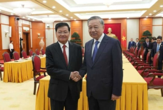 General Secretary of Lao PDR Meets with Vietnam’s Top Leaders